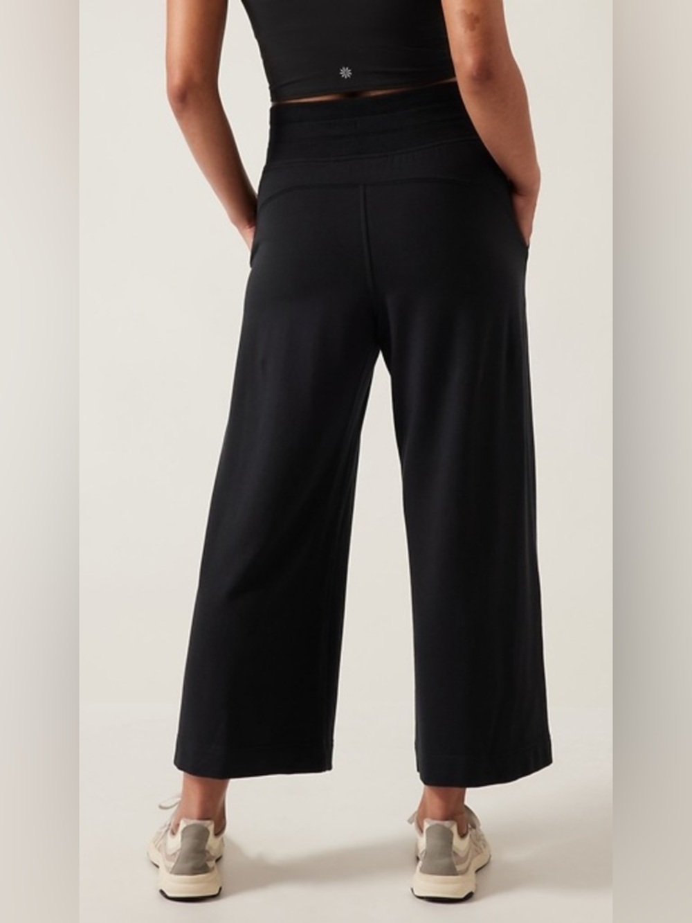 Athleta Balance Black Wide Leg Drawstring Nirvana Lined Crop Sweatpants Small
